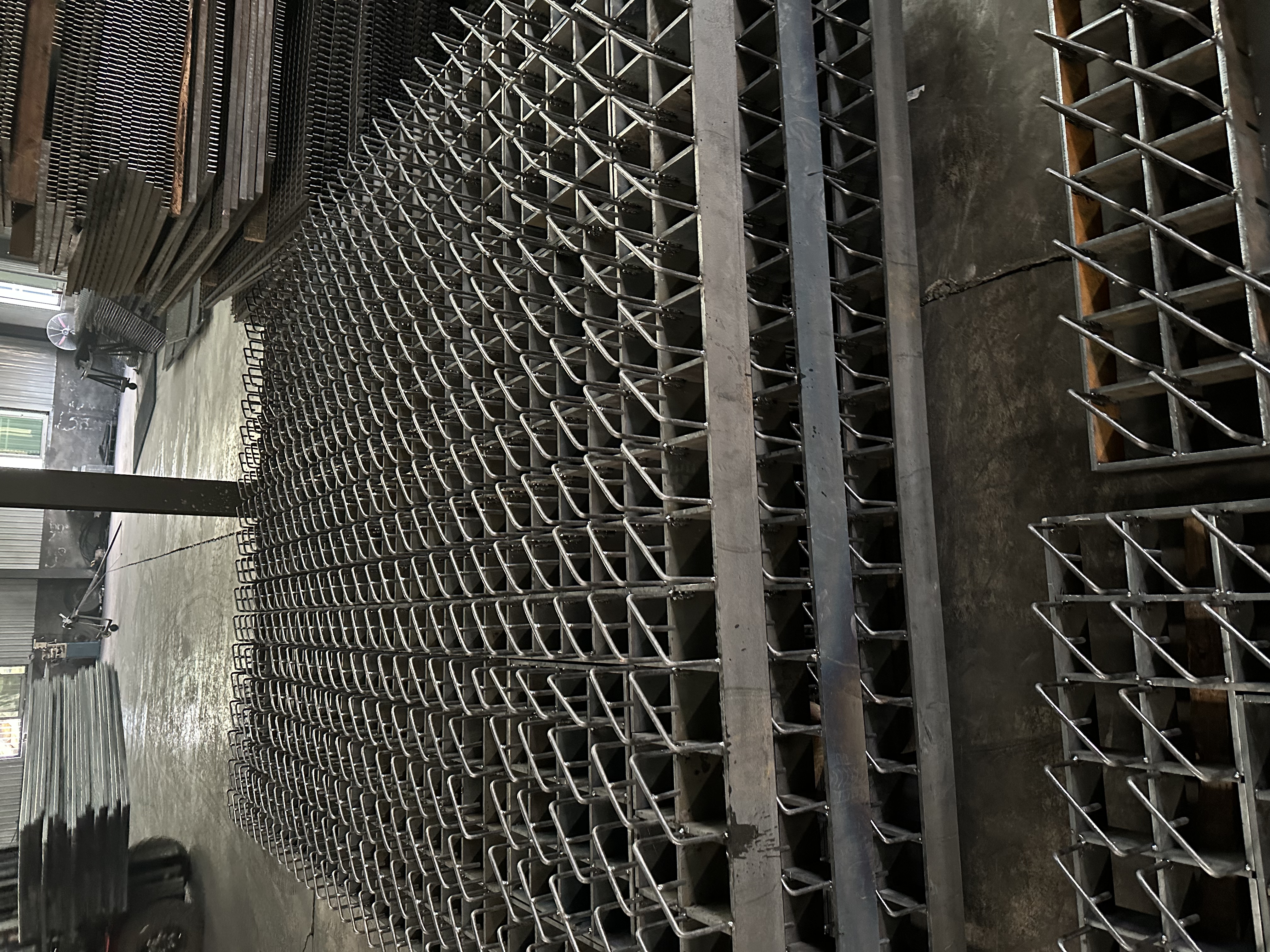 Industrial steel grating platform structure