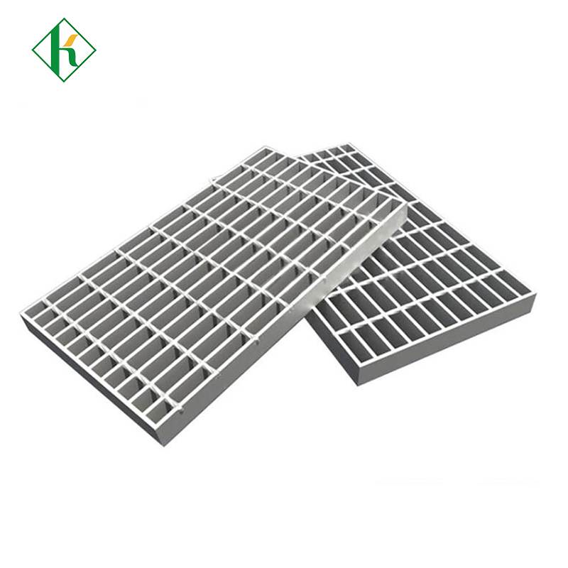 White rust formation on galvanized grating